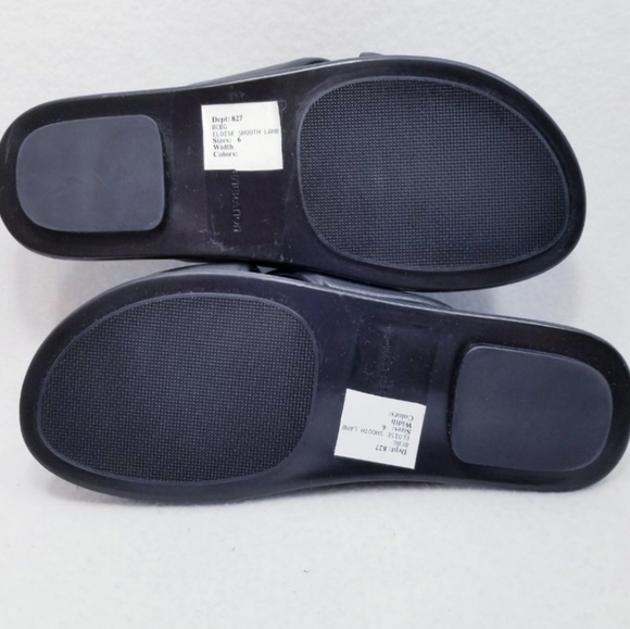 BCBG Generation Black Vegan Leather Slides - NIB - Picture 3 of 8